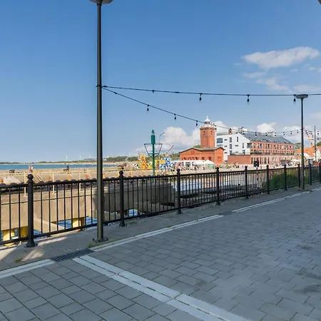 Bulwar Zachodzacego Slonca With Sea View Darlowo By Renters * ダルウフコ