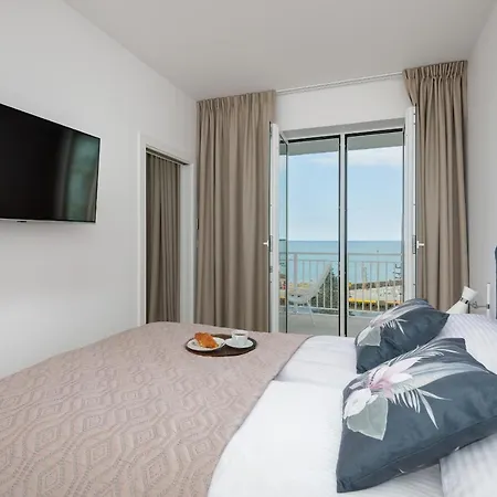 Bulwar Zachodzacego Slonca With Sea View Darlowo By Renters דארלובקו