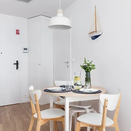 Bulwar Zachodzacego Slonca With Sea View Darlowo By Renters דארלובקו