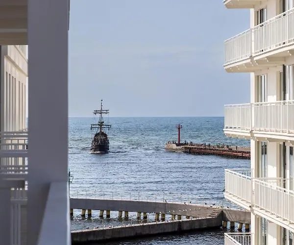 Bulwar Zachodzacego Slonca With Sea View Darlowo By Renters アパート ダルウフコ