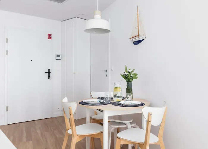 Bulwar Zachodzacego Slonca With Sea View Darlowo By Renters ダルウフコ